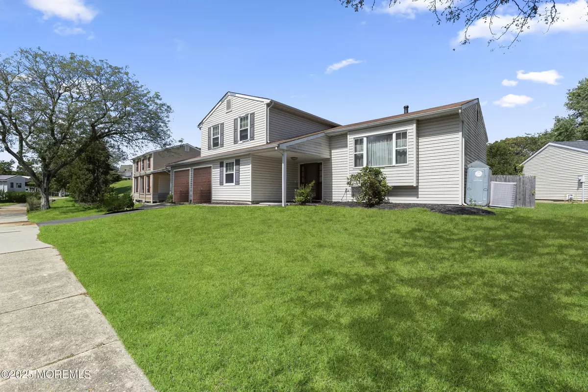 Howell, NJ 07731,11 Nantucket Court