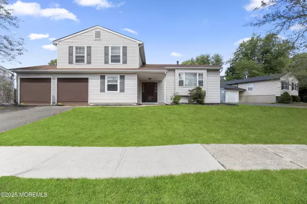 Howell, NJ 07731,11 Nantucket Court