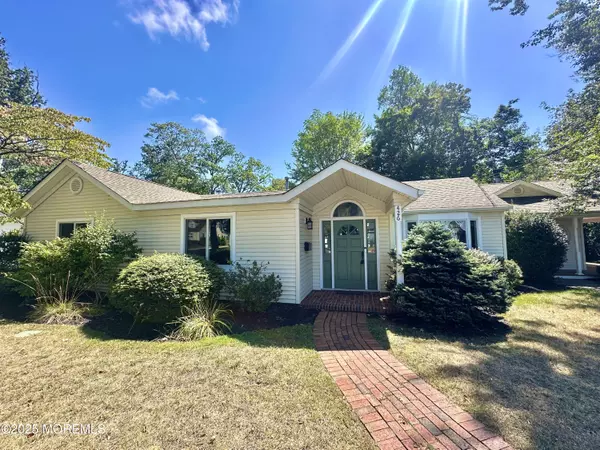 Oakhurst, NJ 07755,426 Harnell Avenue