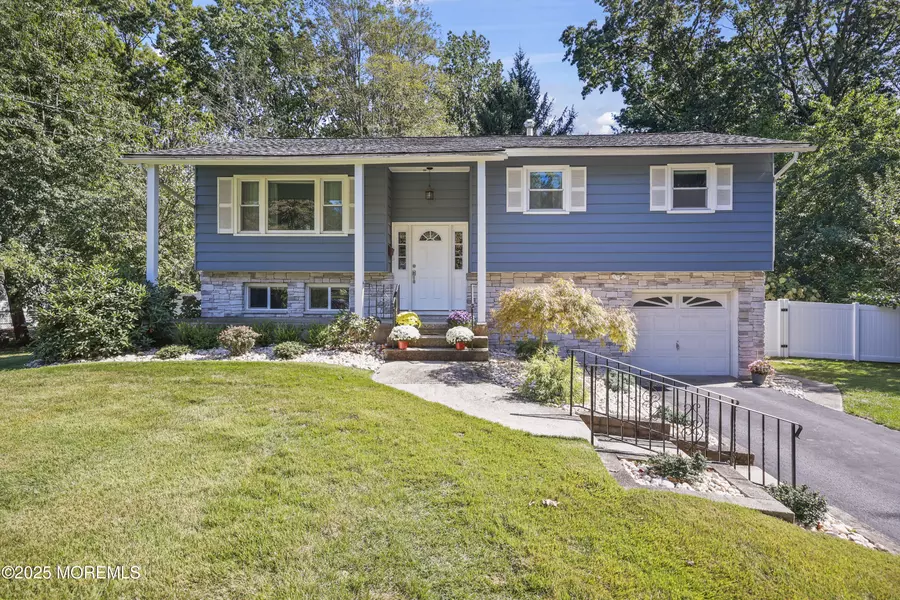 12 Locust Grove Lane, Manalapan, NJ 07726