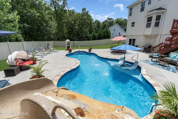 Jackson, NJ 08527,5 Maxim Court