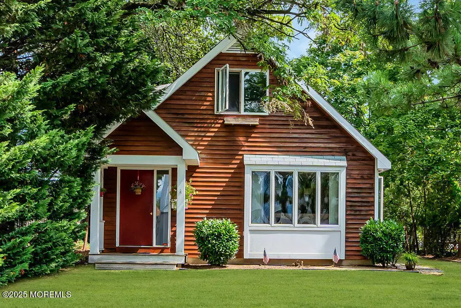 17 Woodrow Street, Oakhurst, NJ 07755