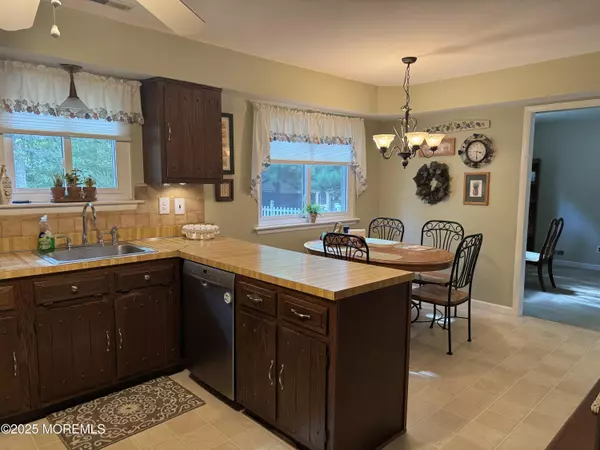 Howell, NJ 07731,12 Glen Arden Drive