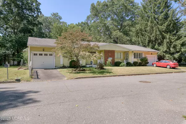Whiting, NJ 08759,4 California Drive #B