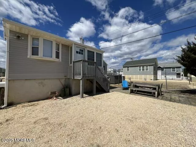 Lavallette, NJ 08735,116 W Plover Way