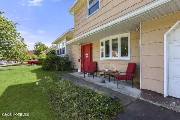 Howell, NJ 07731,17 Sugarbush Road