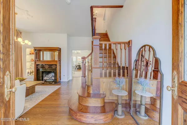 Red Bank, NJ 07701,27 Irving Place