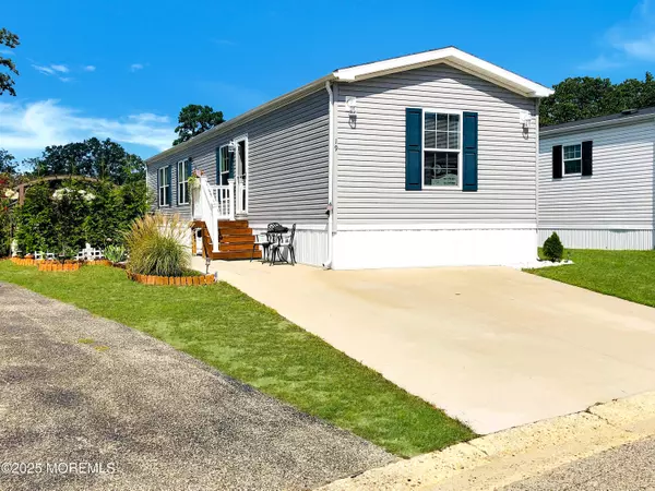 19 Otter Place, Whiting, NJ 08759