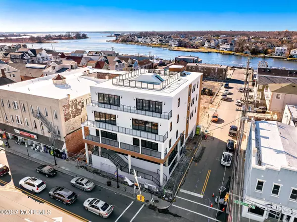 Sea Bright, NJ 07760,1080 Ocean Avenue #402