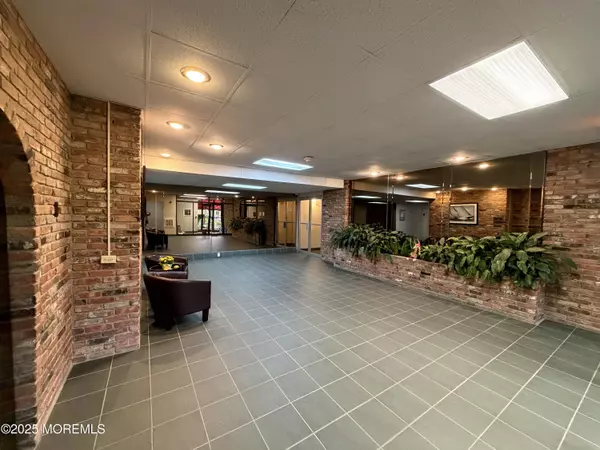 Belmar, NJ 07719,1000 River Road #3C