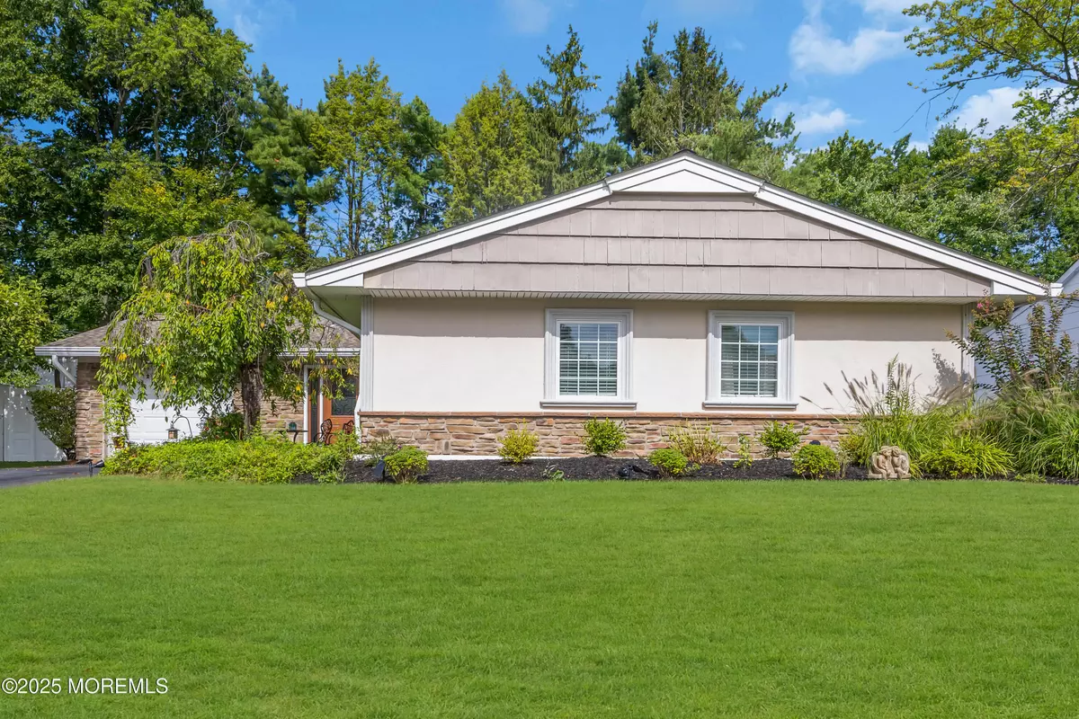 Aberdeen, NJ 07747,23 Carol Lane