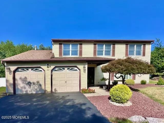 4 Monterey Lane, Manalapan, NJ 07726