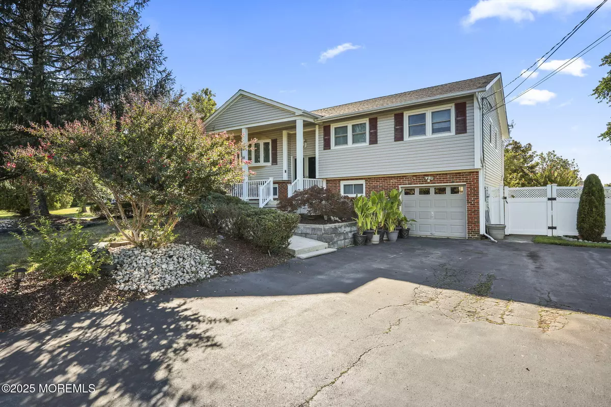 Manalapan, NJ 07726,10 Milton Avenue