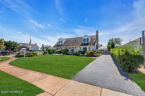 Spring Lake, NJ 07762,7 Monmouth Shire Lane