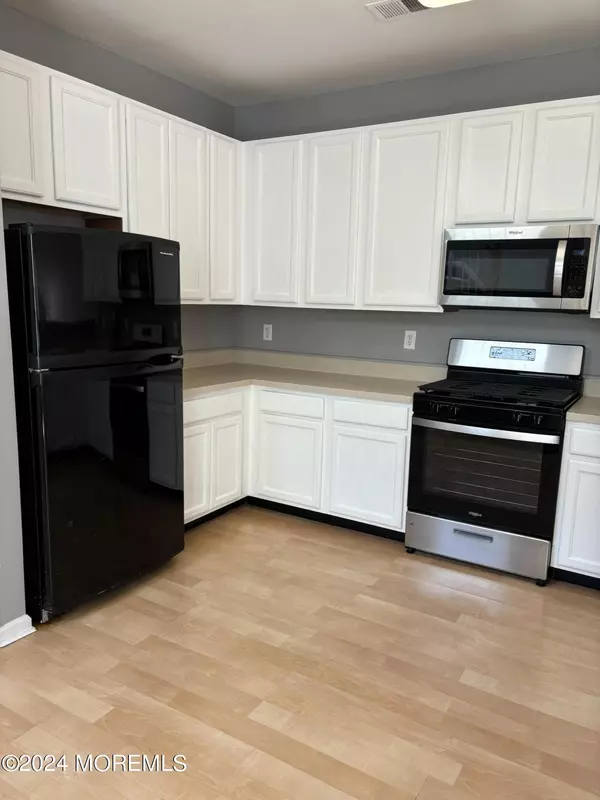 Manalapan, NJ 07726,48 Oxford Court