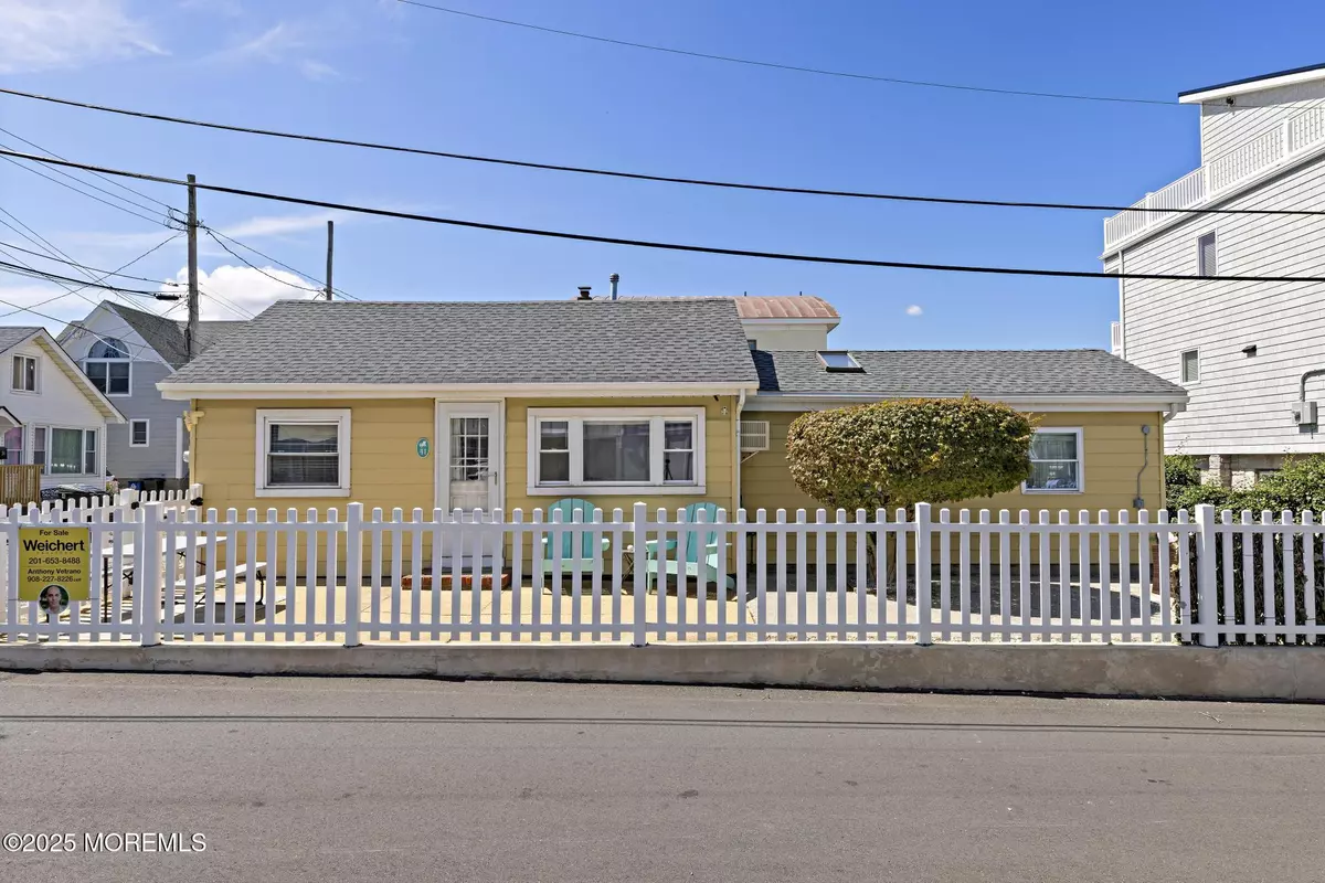 Sea Bright, NJ 07760,41 Waterview Way