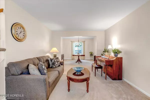 Howell, NJ 07731,62 Appletree Road