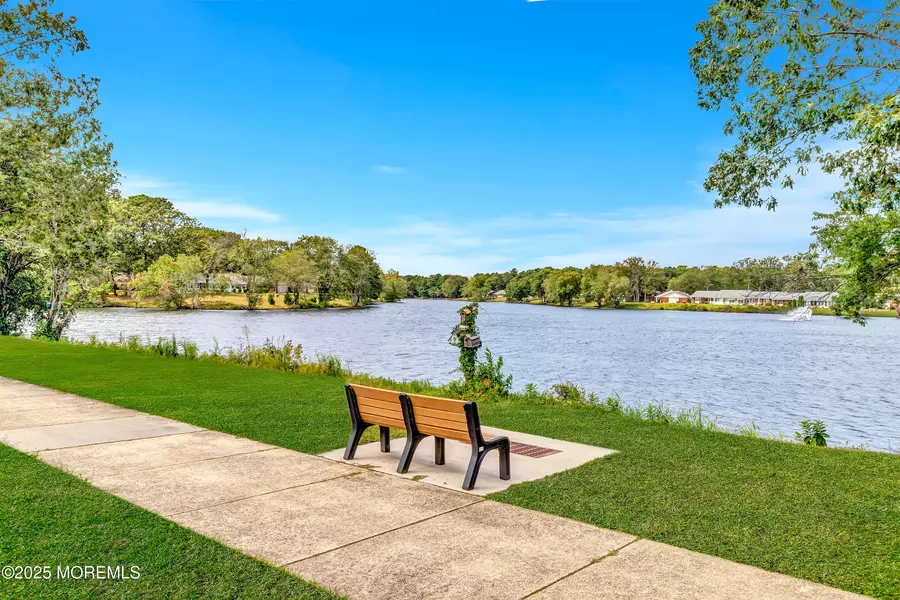 39 Cambridge Court, Lakewood, NJ 08701
