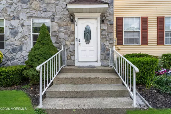 Lakewood, NJ 08701,437 Rose Court