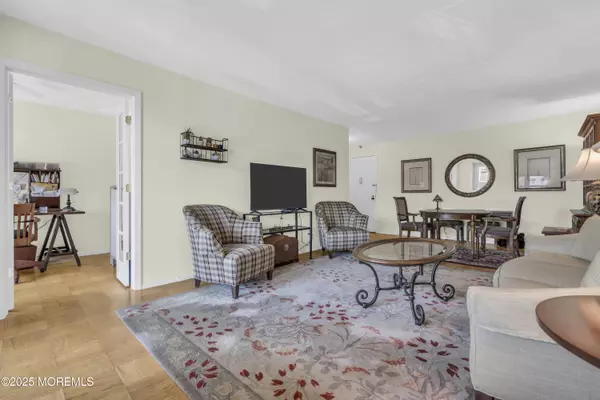 Red Bank, NJ 07701,28 Riverside Avenue #2F