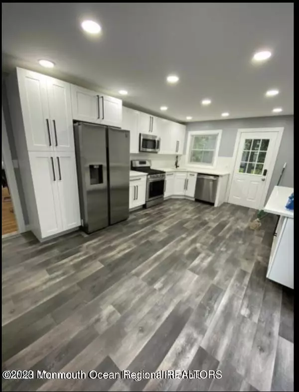 Oakhurst, NJ 07755,437 Redmond Avenue