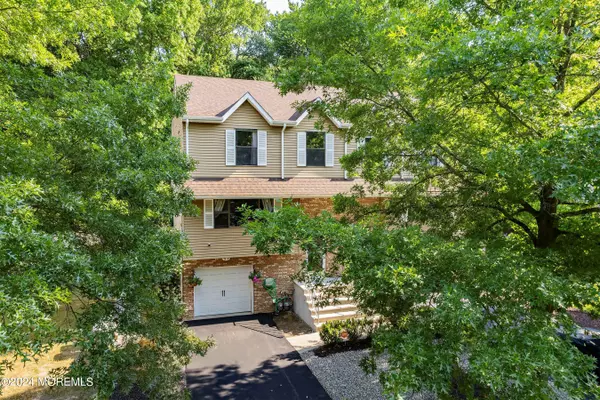 Manalapan, NJ 07726,15 Lone Star Lane