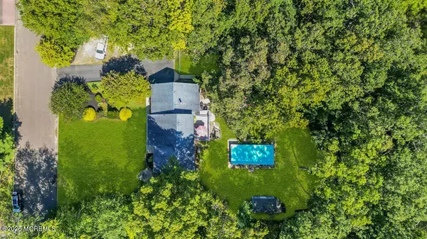 Jackson, NJ 08527,7 Corinne Court