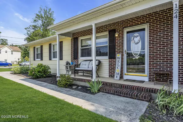 Forked River, NJ 08731,124 Oakwood Place