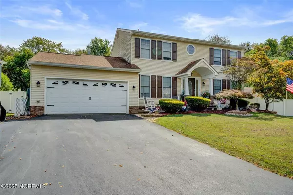 Howell, NJ 07731,9 Hawk Court