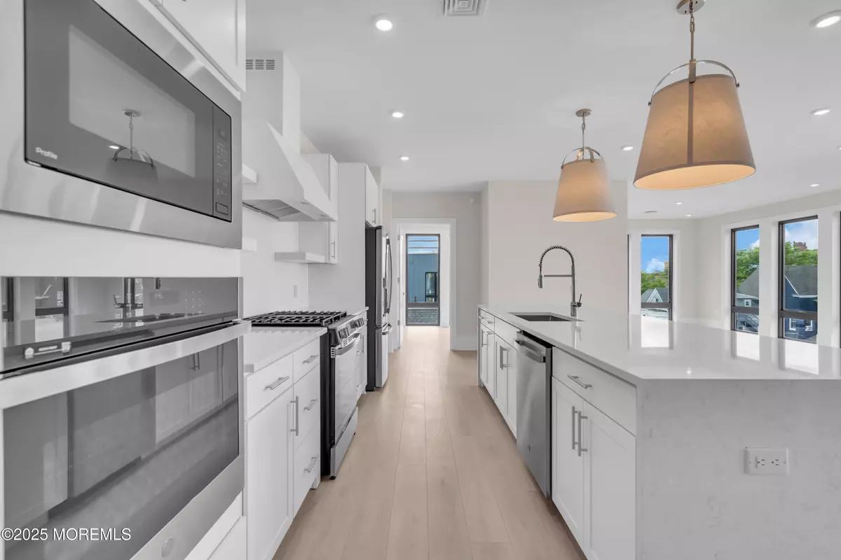 Asbury Park, NJ 07712,218 3rd Avenue #305