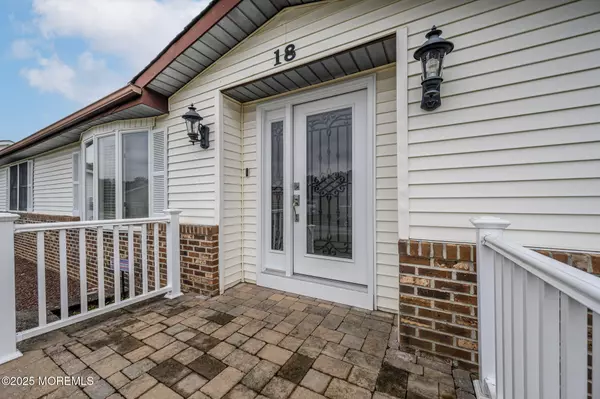 Manalapan, NJ 07726,18 Parkview Way