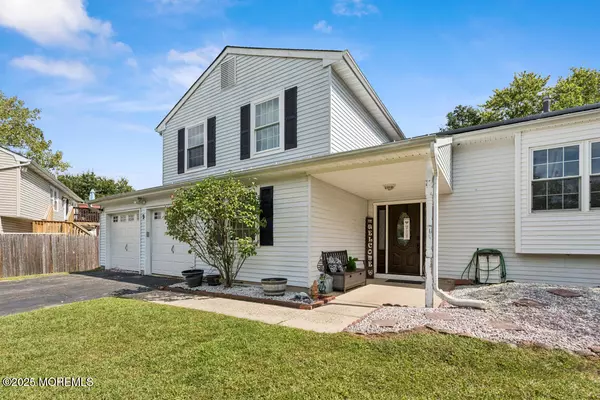 Howell, NJ 07731,9 Cove Court