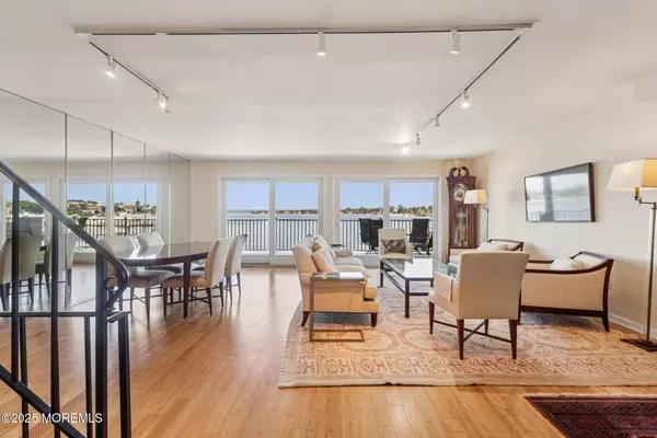 Red Bank, NJ 07701,130 Bodman Place #15