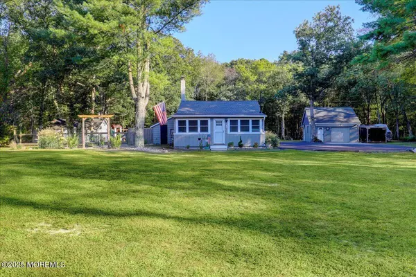 Freehold, NJ 07728,1 Schreibers Lane