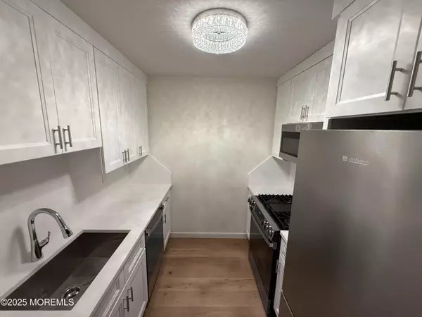 Jersey City, NJ 07306,201 St Pauls Avenue #8F