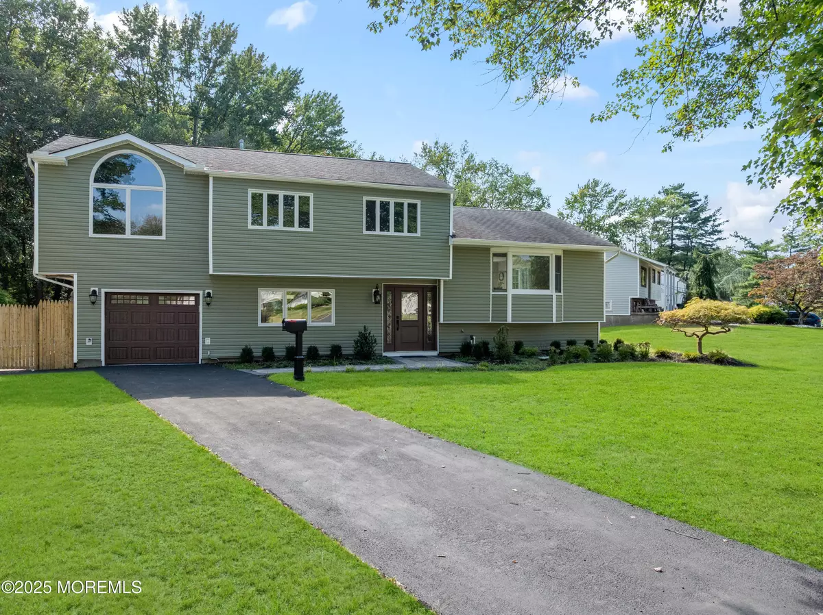 Manalapan, NJ 07726,8 Chesapeake Road
