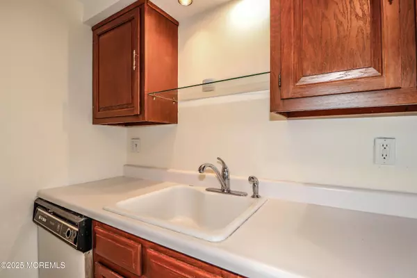 Monmouth Beach, NJ 07750,1 Channel Drive #1705