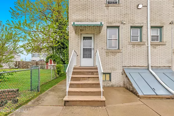 Woodbridge, NJ 07095,91 2nd Street #2L