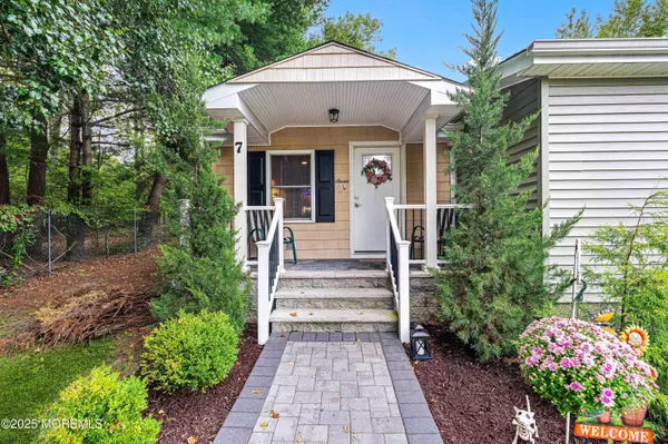 Manalapan, NJ 07726,7 Fallow Drive