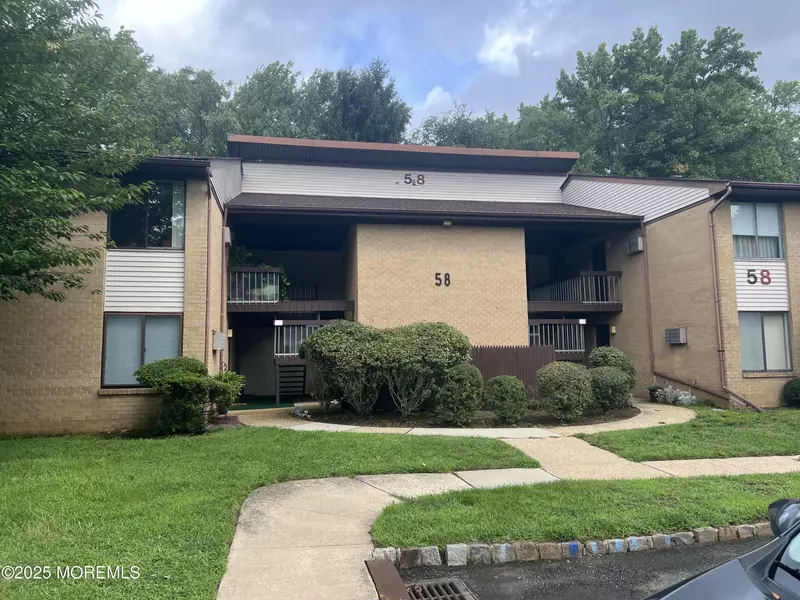 58 Amberly Drive #B, Manalapan, NJ 07726
