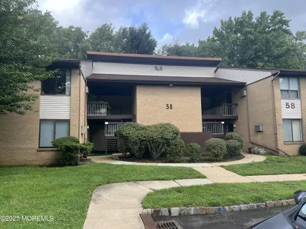 58 Amberly Drive #B, Manalapan, NJ 07726
