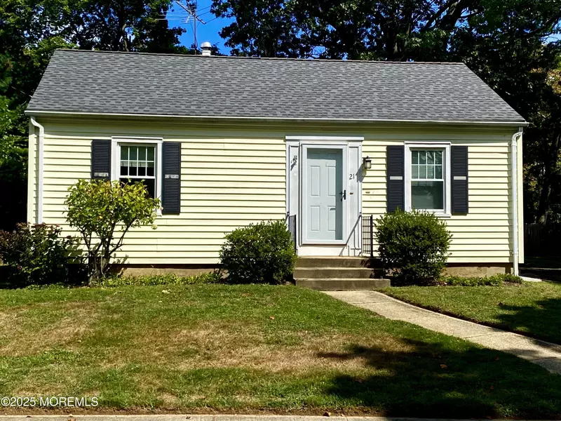 21 E Lincoln Circle #A, Red Bank, NJ 07701