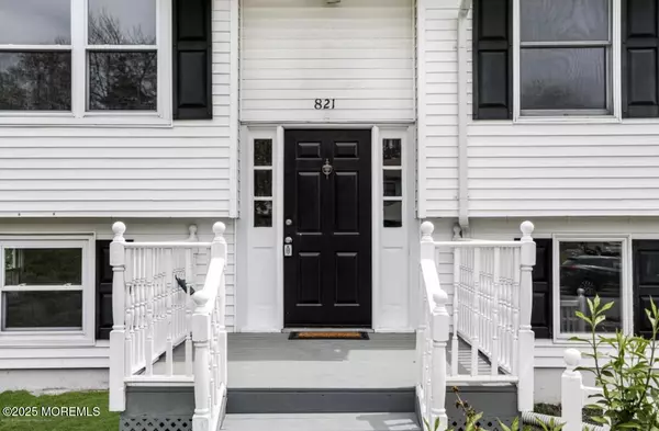 Toms River, NJ 08753,821 Holiday Court