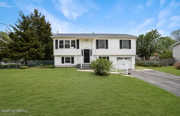 821 Holiday Court, Toms River, NJ 08753