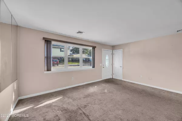 Matawan, NJ 07747,3 Nebraska Drive
