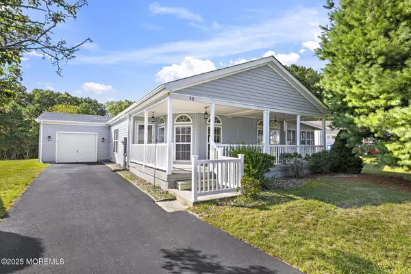 40 Pine Grove Avenue, Manahawkin, NJ 08050