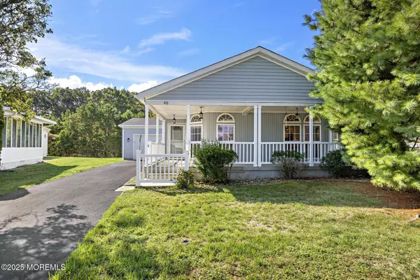 Manahawkin, NJ 08050,40 Pine Grove Avenue