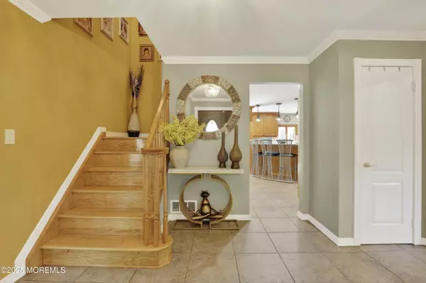 Manalapan, NJ 07726,8 Kensington Drive