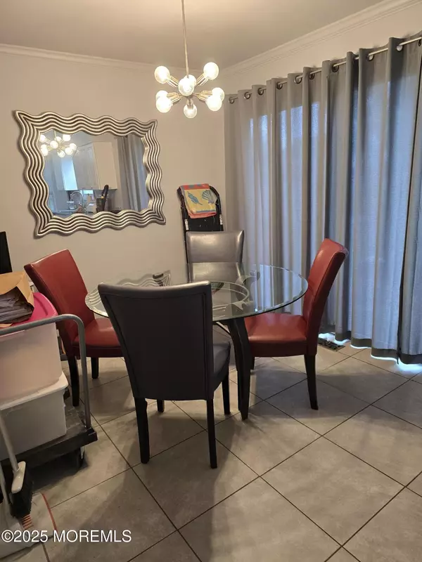 Beachwood, NJ 08722,817 Beachwood Boulevard