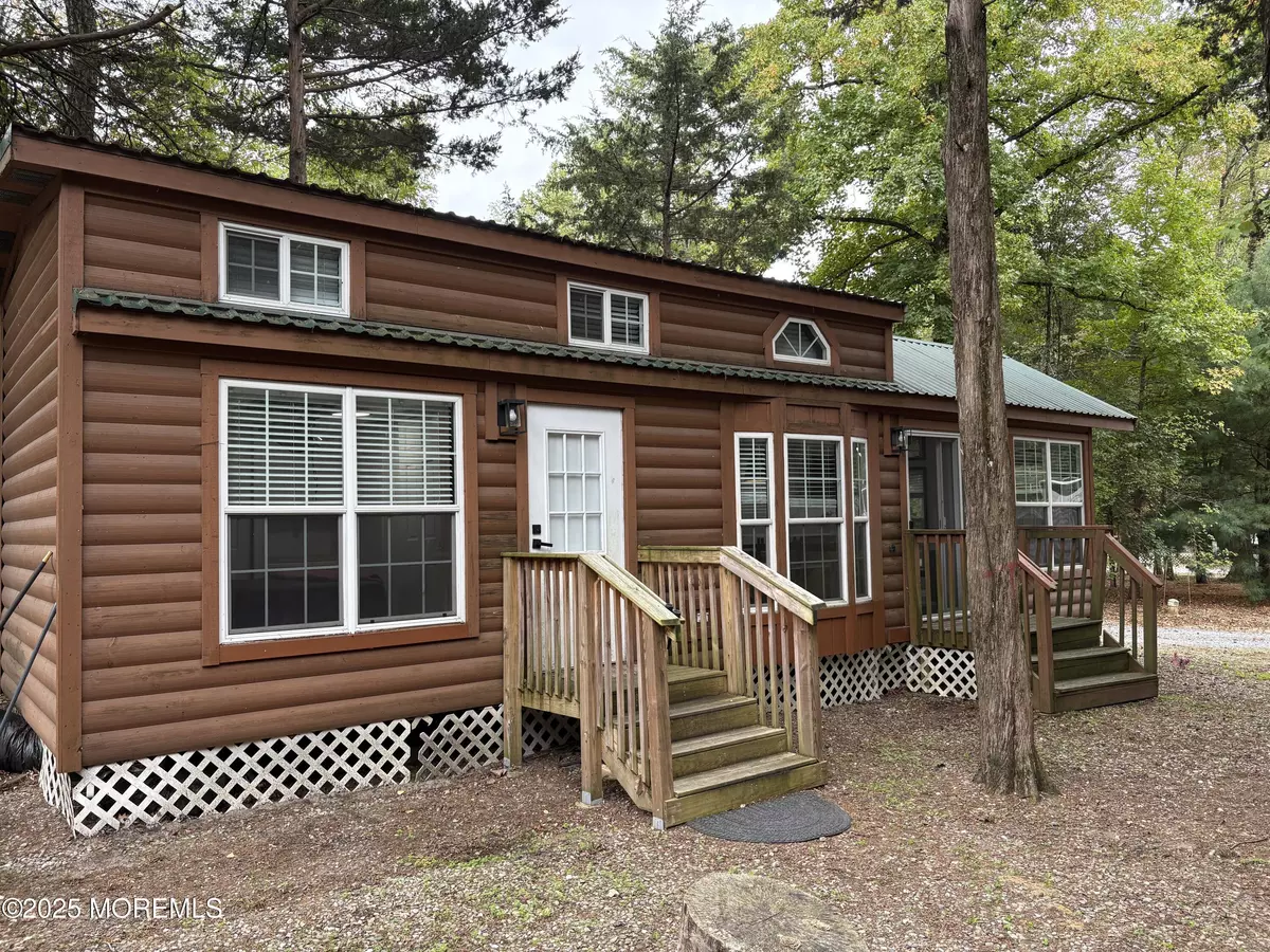 Upper Freehold, NJ 08501,724 Monmouth Road #26